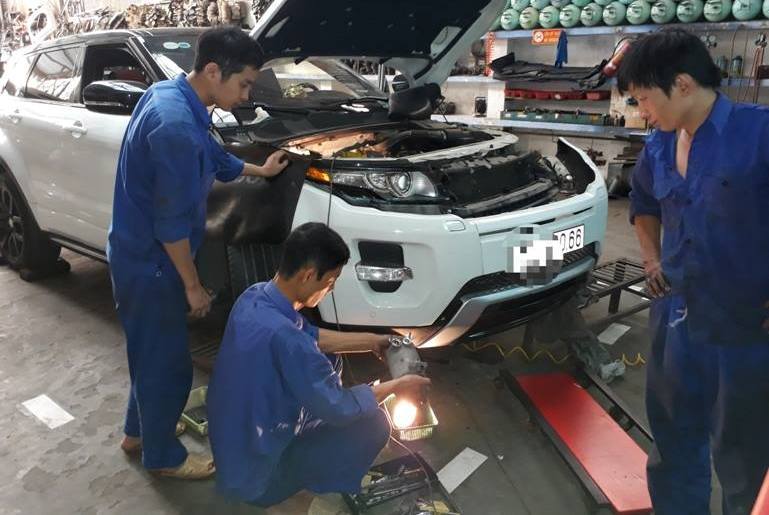 Khách khốn khổ chờ sửa xe, garace bội thu trăm triệu/ngày