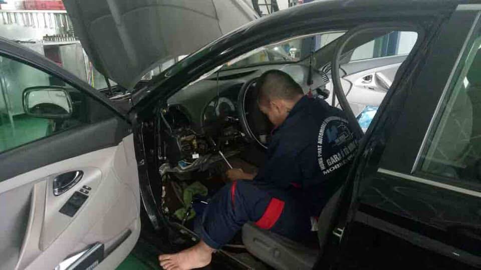 Khách khốn khổ chờ sửa xe, garace bội thu trăm triệu/ngày