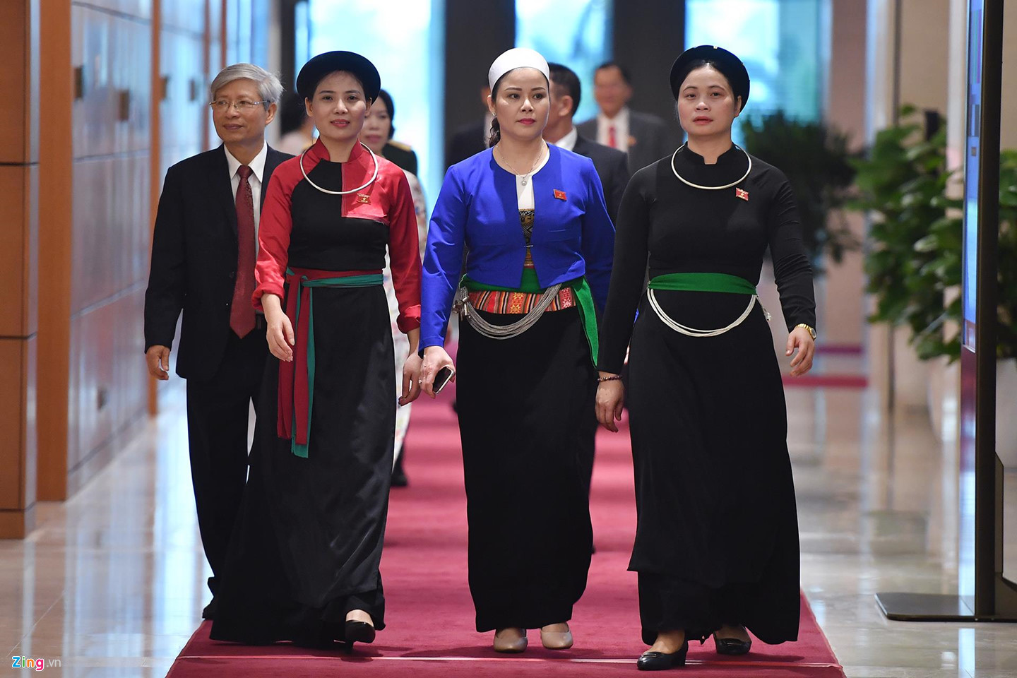 Đại biểu QH viếng Chủ tịch Hồ Chí Minh ngày khai mạc kỳ họp thứ 7