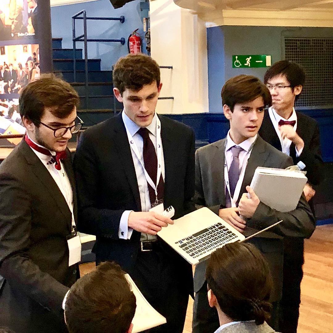 CEO trẻ nhất nước Anh: Sinh năm 2005, sở hữu combo đẹp trai và tài năng khiến người khác ngưỡng mộ hết nấc