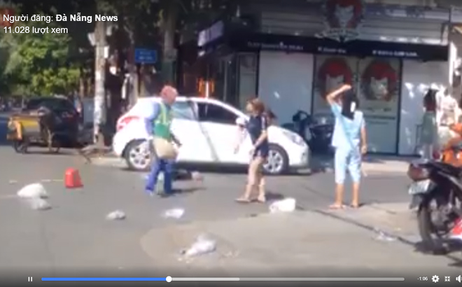 Chủ shop thời trang đánh cô lao công vì bị nhắc khi xả rác ra đường: Tôi không cố ý