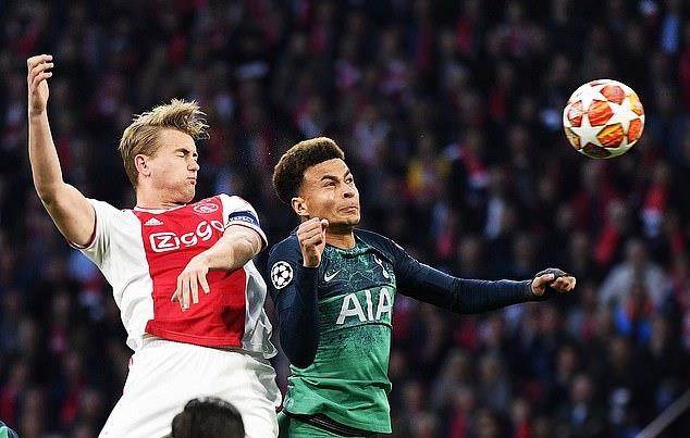 Thủ quân Ajax đòi mức lương khổng lồ ở Barca