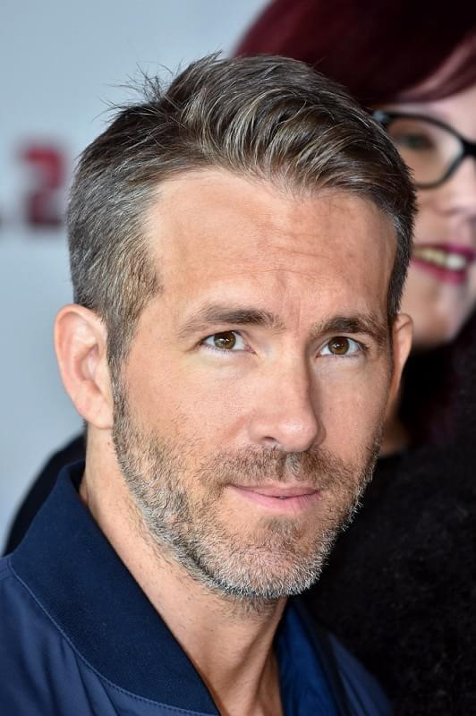 Deadpool Ryan Reynolds làm đẹp thế nào để giữ phong độ ở tuổi 45