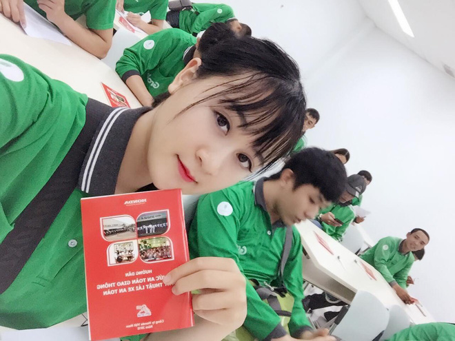 Hot girl GrabBike và buổi tối ám ảnh khi chứng kiến đồng nghiệp đâm vào thành cầu tử vong