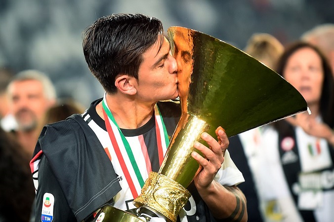 Ronaldo ăn mừng chức vô địch Serie A đầu tiên cùng Juventus