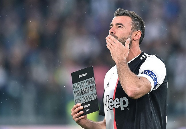 Ronaldo ăn mừng chức vô địch Serie A đầu tiên cùng Juventus