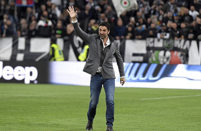 Ronaldo ăn mừng chức vô địch Serie A đầu tiên cùng Juventus