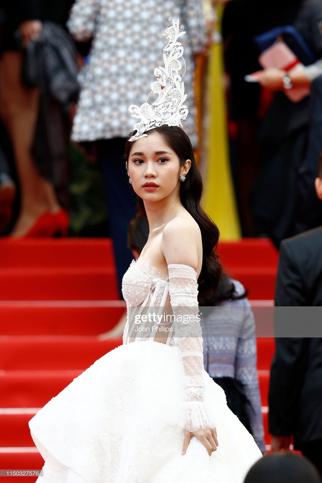 Thêm mỹ nhân Việt xuất hiện tại Cannes: Ăn mặc diêm dúa, cố tình chơi trội, hoá ra là người quen của Ngọc Trinh