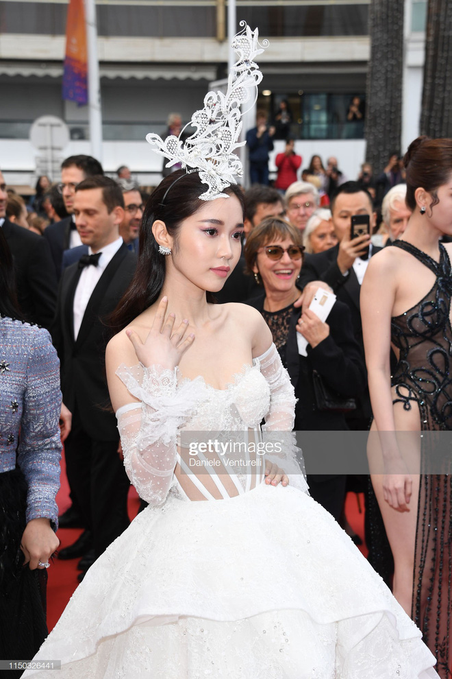 Thêm mỹ nhân Việt xuất hiện tại Cannes: Ăn mặc diêm dúa, cố tình chơi trội, hoá ra là người quen của Ngọc Trinh