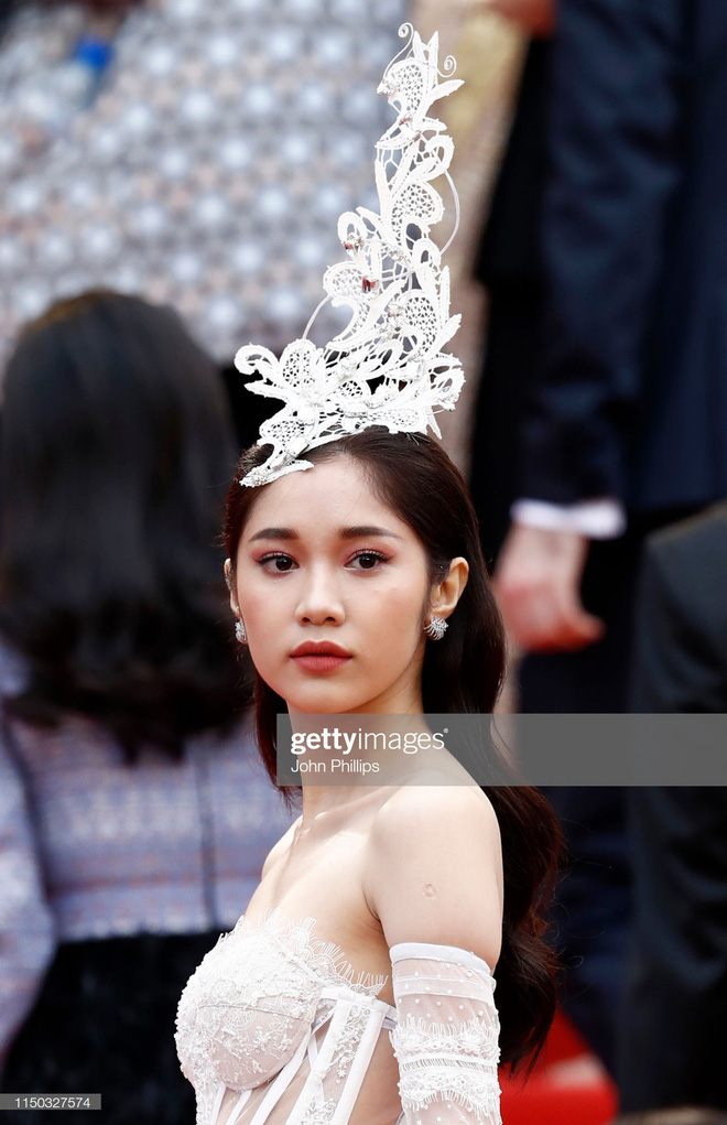 Thêm mỹ nhân Việt xuất hiện tại Cannes: Ăn mặc diêm dúa, cố tình chơi trội, hoá ra là người quen của Ngọc Trinh