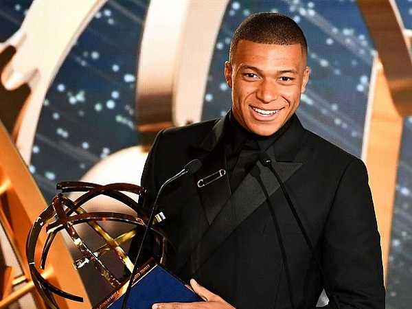 Vừa đoạt giải Cầu thủ hay nhất Ligue 1, Mbappe đã gây sốc khi công khai ý định ra đi