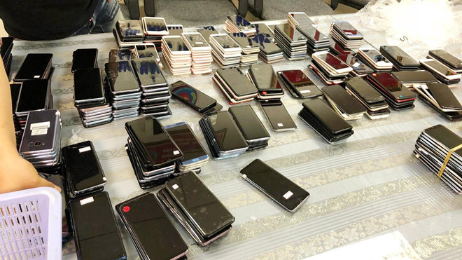 Bắt lô điện thoại nhập lậu gần 3 tỷ ở sân bay Tân Sơn Nhất