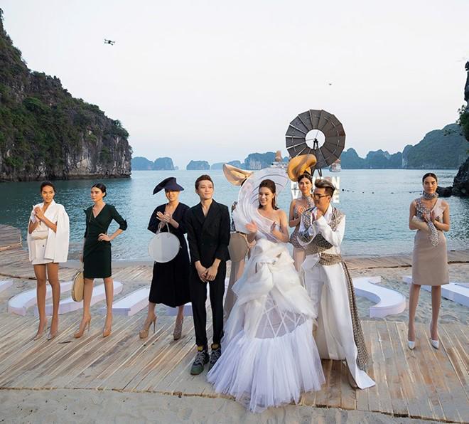 Lê Thuý và dàn mẫu phẫn nộ vì bị đối xử tệ bạc, đói khát trong show diễn ngoài đảo