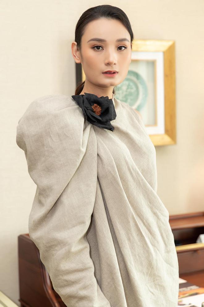 Lê Thuý và dàn mẫu phẫn nộ vì bị đối xử tệ bạc, đói khát trong show diễn ngoài đảo