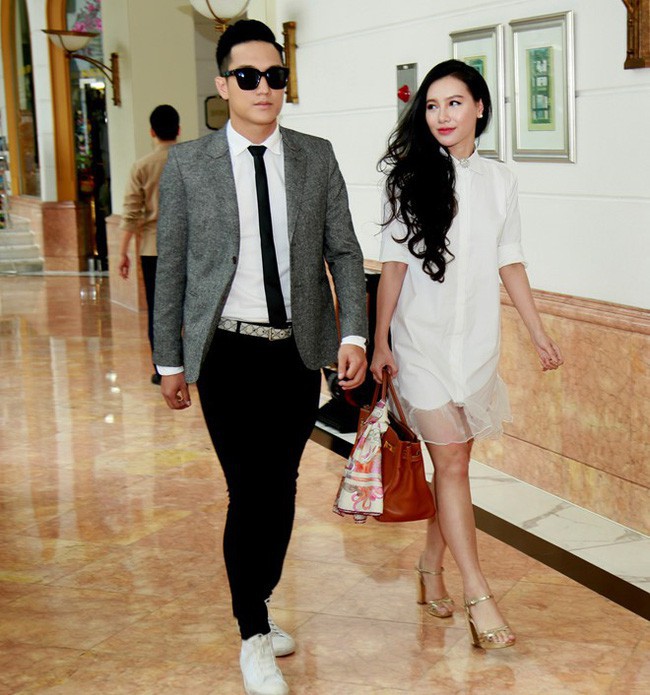 MC Minh Hà bất ngờ khoe ảnh thử váy cưới, dân mạng đồng loạt đồn đoán chuẩn bị lên xe hoa với Chí Nhân