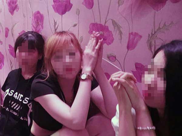 Bắt quả tang nhiều cô gái bán dâm cho khách nước ngoài ở Nha Trang