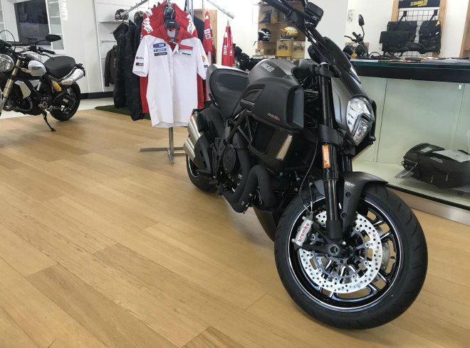 NÓNG: Siêu xe Ducati Diavel đời 2018 giảm sốc gần 200 triệu đồng