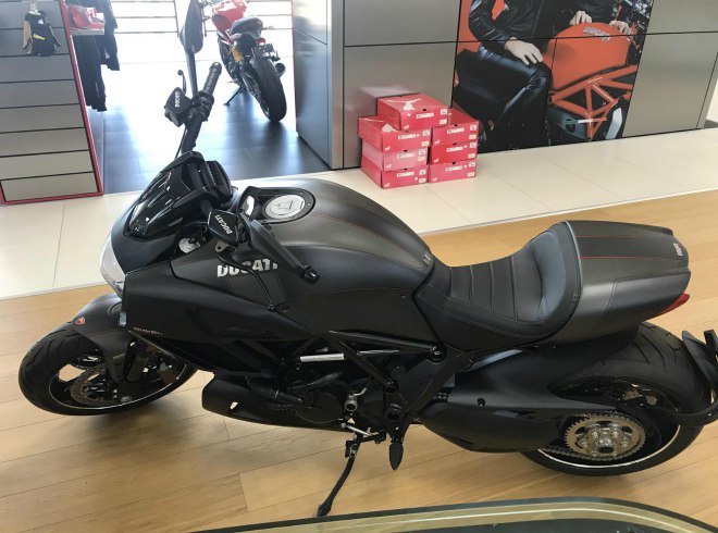 NÓNG: Siêu xe Ducati Diavel đời 2018 giảm sốc gần 200 triệu đồng