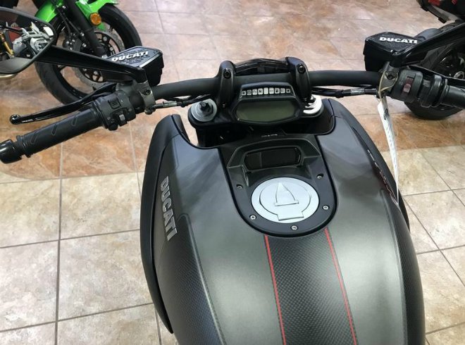 NÓNG: Siêu xe Ducati Diavel đời 2018 giảm sốc gần 200 triệu đồng