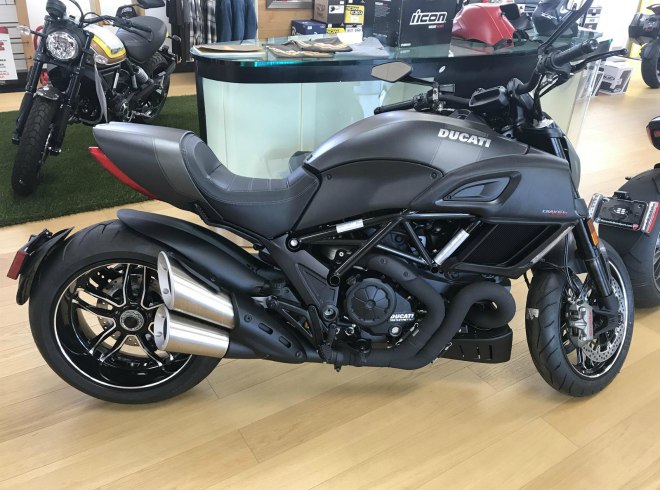 NÓNG: Siêu xe Ducati Diavel đời 2018 giảm sốc gần 200 triệu đồng