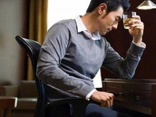 Kỹ sư cầu đường muốn ngoại tình vì vợ xăm môi, nâng ngực