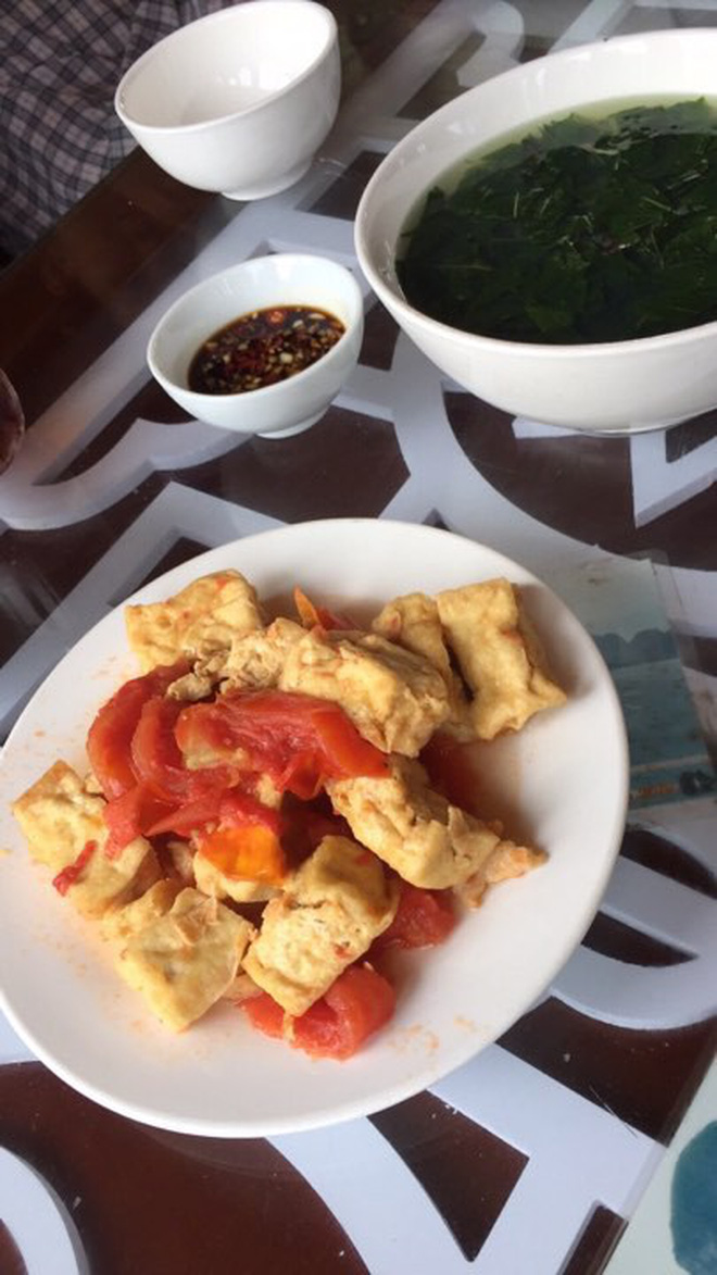 Lê Thúy đáp trả gay gắt khi bị mỉa mai: Người mẫu ăn ngon mặc đẹp quen rồi, khổ xíu đã chịu không được