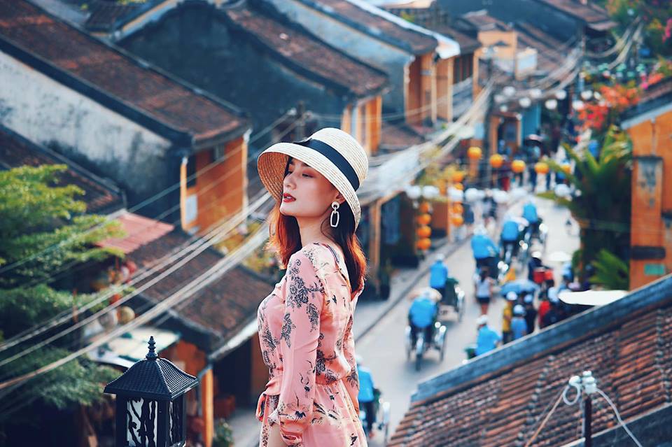 Lê Thúy đáp trả gay gắt khi bị mỉa mai: Người mẫu ăn ngon mặc đẹp quen rồi, khổ xíu đã chịu không được