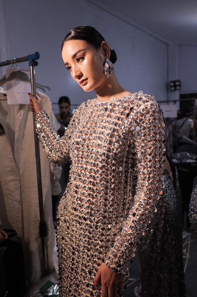 Lê Thúy đáp trả gay gắt khi bị mỉa mai: Người mẫu ăn ngon mặc đẹp quen rồi, khổ xíu đã chịu không được