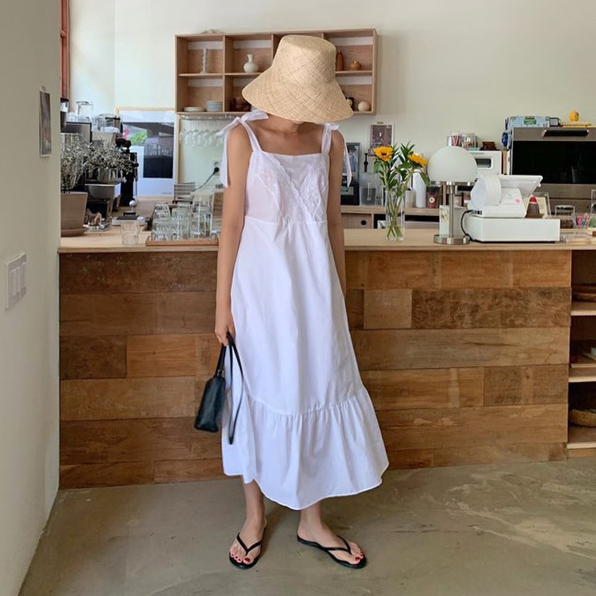 Việc lên đồ ngày nóng chẳng còn là cực hình với 10 gợi ý váy vóc max xinh và mát rười rượi này