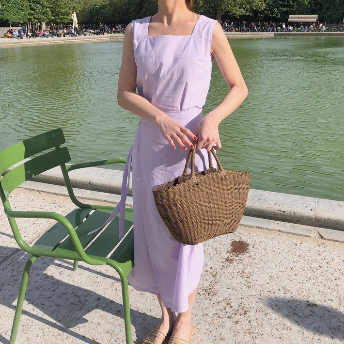 Việc lên đồ ngày nóng chẳng còn là cực hình với 10 gợi ý váy vóc max xinh và mát rười rượi này