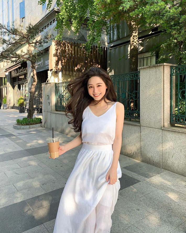 Việc lên đồ ngày nóng chẳng còn là cực hình với 10 gợi ý váy vóc max xinh và mát rười rượi này