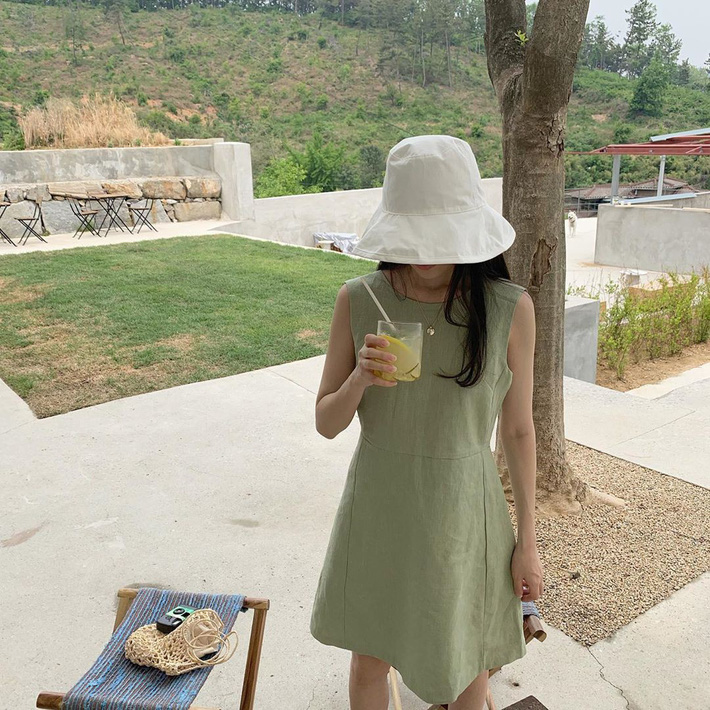 Việc lên đồ ngày nóng chẳng còn là cực hình với 10 gợi ý váy vóc max xinh và mát rười rượi này