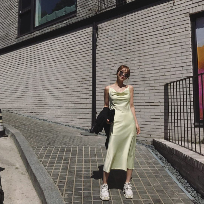 Việc lên đồ ngày nóng chẳng còn là cực hình với 10 gợi ý váy vóc max xinh và mát rười rượi này