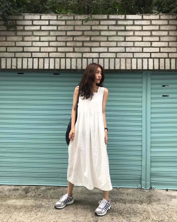 Việc lên đồ ngày nóng chẳng còn là cực hình với 10 gợi ý váy vóc max xinh và mát rười rượi này