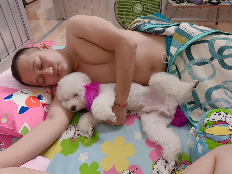 Góc nuôi ong tay áo: Mang theo cún cưng về nhà chồng, vợ trẻ cay đắng phát hiện bị cướp chồng lúc nào chẳng hay