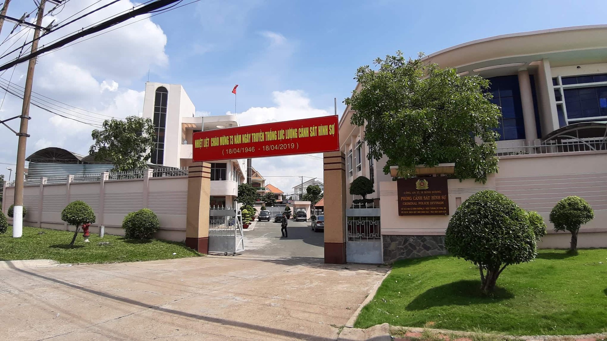 Vụ 2 khối bê tông xác người: Con trai đau đớn nhận dạng thi thể, mong sớm được đưa cha về nhà an táng