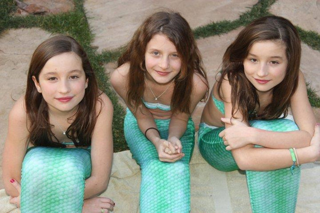 Chị em sinh đôi là mẫu nội y, thu hút bởi ngoại hình gợi cảm