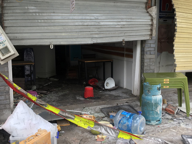 Hà Nội: Nhiều cửa sổ nhà hàng bắn tung tóe sau tiếng nổ lớn lúc nửa đêm