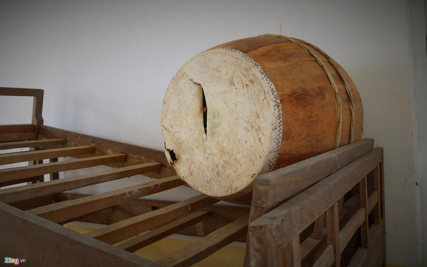 Video ảnh: Trường hơn 16 tỷ đồng bỏ hoang, người dân tận dụng phơi rơm, thả bò