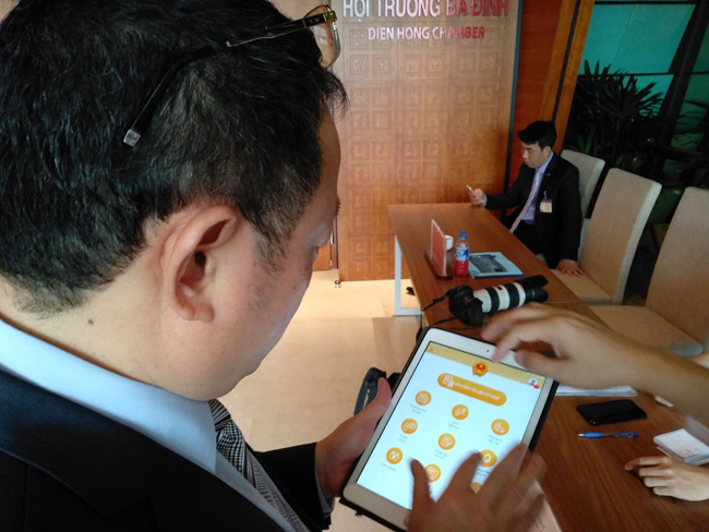 Đại biểu Quốc hội được trang bị iPad để tra cứu tài liệu