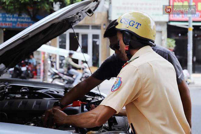 Chuyện người chiến sỹ CSGT được anh em tài xế Sài Gòn gọi bằng cái tên thân mật: Anh Đạt kích bình, cứ gọi là có