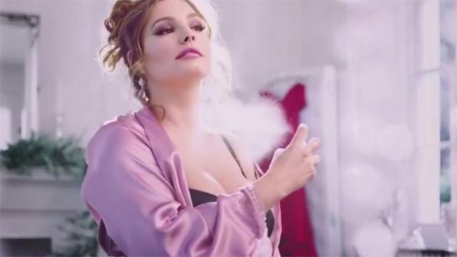 Vẻ sexy tuổi 40 của kỳ quan thứ 8 thế giới bị ra giá 26 tỷ đồng/đêm ở Cannes