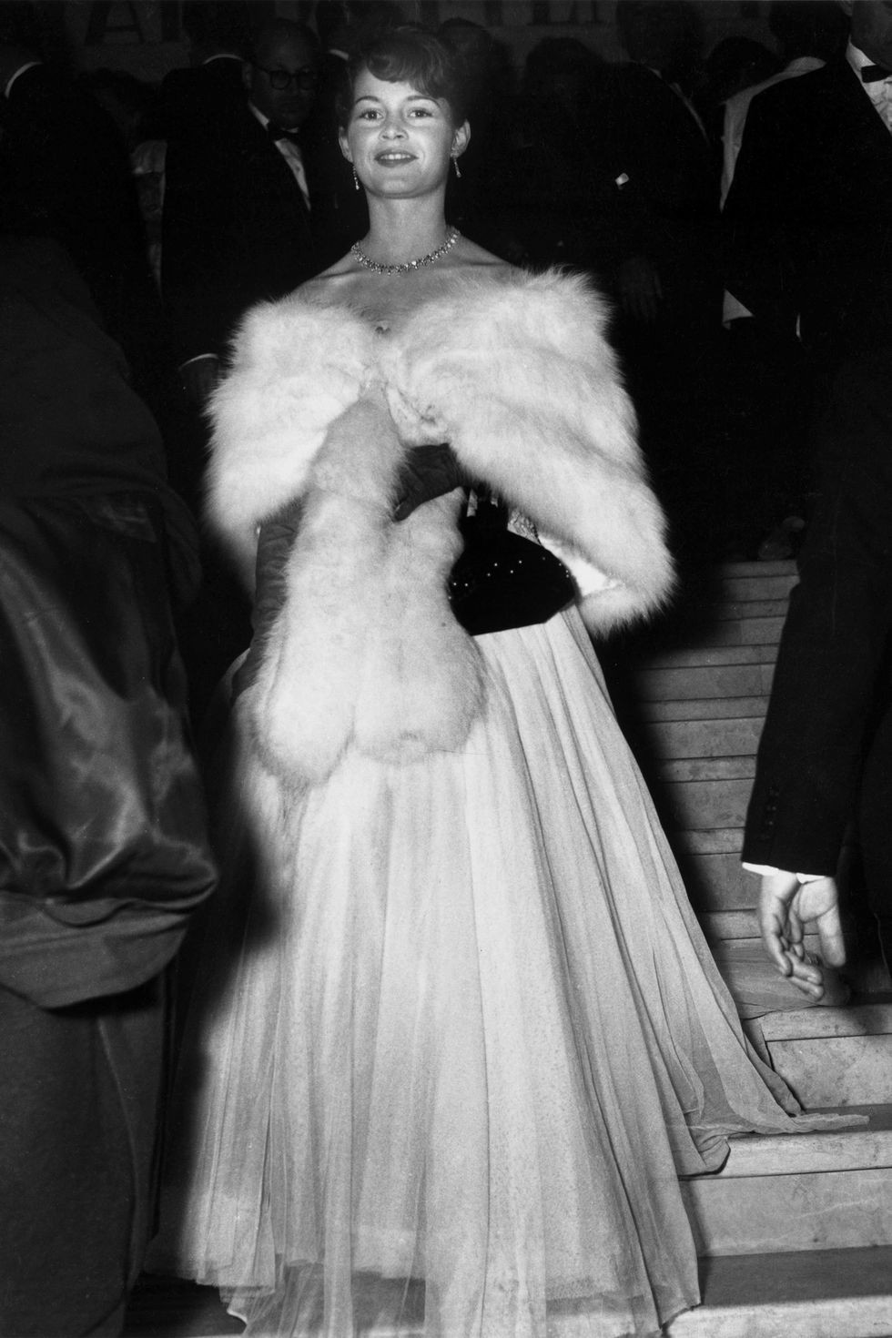 30 màn thả dáng có thần thái đi vào huyền thoại Cannes: Không cần trò vạch, phơi lồng lộn vẫn chiếm trọn spotlight!