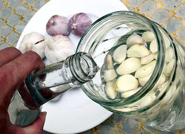 4 loại nước thần để lau bàn thờ tổ tiên khiến tài vận hanh thông, đào hoa nở rộ - 1 4 loại nước thần để lau bàn thờ tổ tiên khiến tài vận hanh thông, đào hoa nở rộ - 1