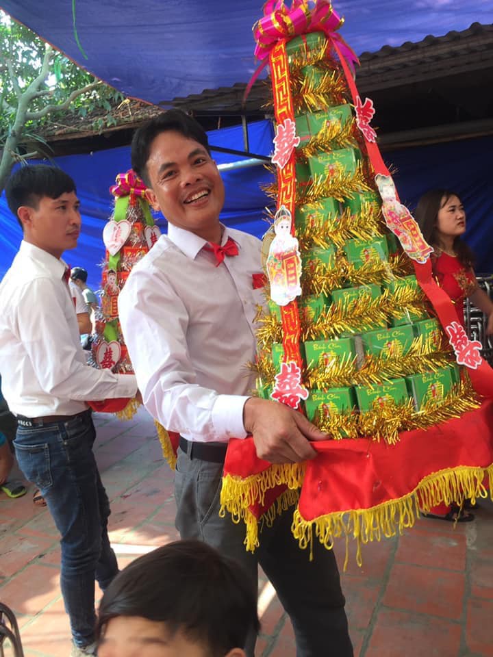 Tin tưởng nhờ vả bạn thân, chú rể khóc không ra nước mắt khi thấy dàn bê tráp nam người nhỏ nhất cũng đã 2 con - 1 Tin tưởng nhờ vả bạn thân, chú rể khóc không ra nước mắt khi thấy dàn bê tráp nam người nhỏ nhất cũng đã 2 con - 1