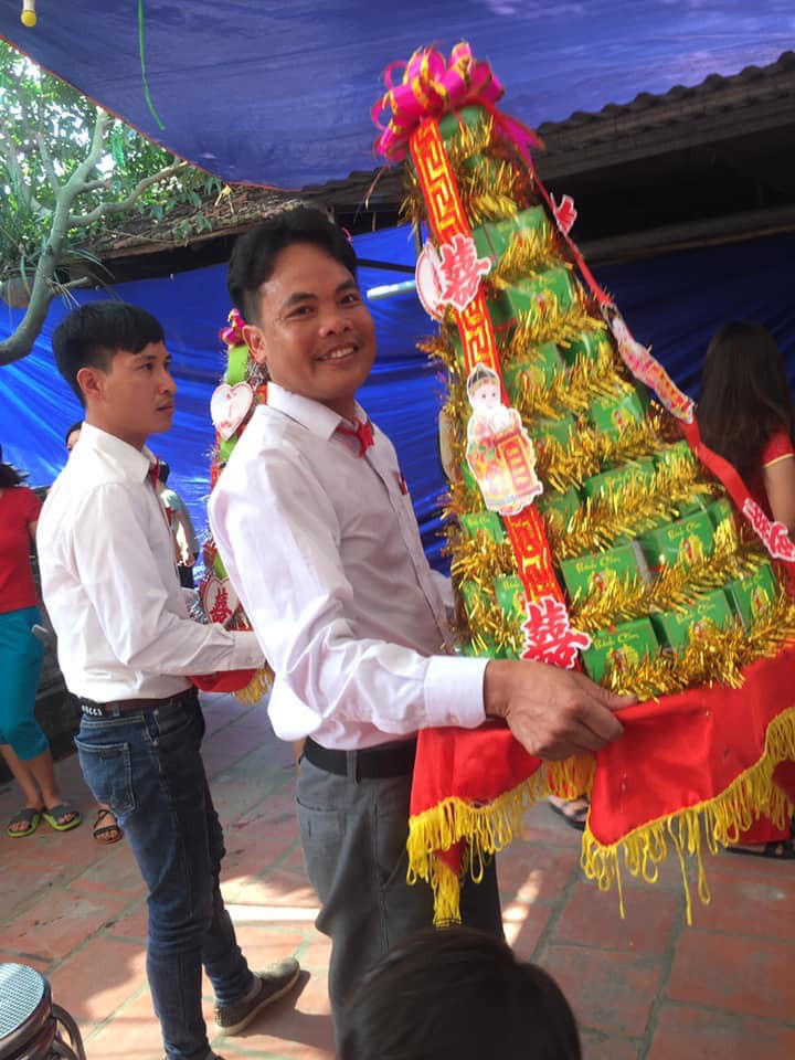 Tin tưởng nhờ vả bạn thân, chú rể khóc không ra nước mắt khi thấy dàn bê tráp nam người nhỏ nhất cũng đã 2 con Tin tưởng nhờ vả bạn thân, chú rể khóc không ra nước mắt khi thấy dàn bê tráp nam người nhỏ nhất cũng đã 2 con