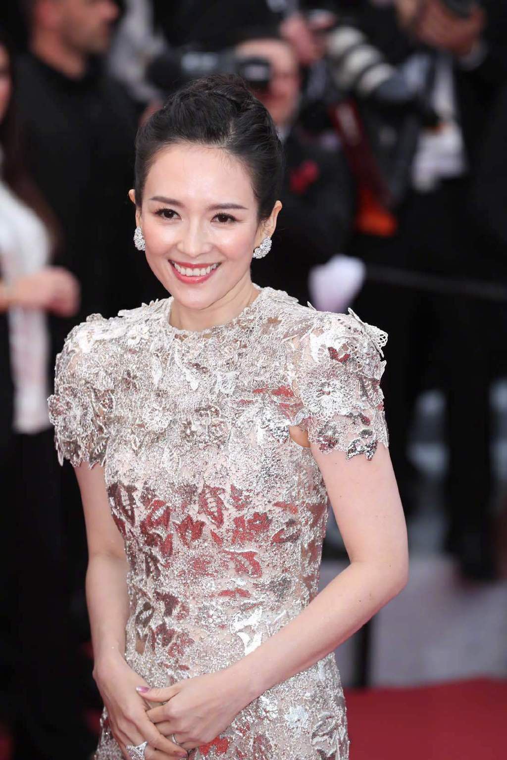 LHP Cannes ngày 6: Chương Tử Di thần thái ngút ngàn, Hoa hậu thế giới đẹp nhất mọi thời đại lộng lẫy như bà hoàng