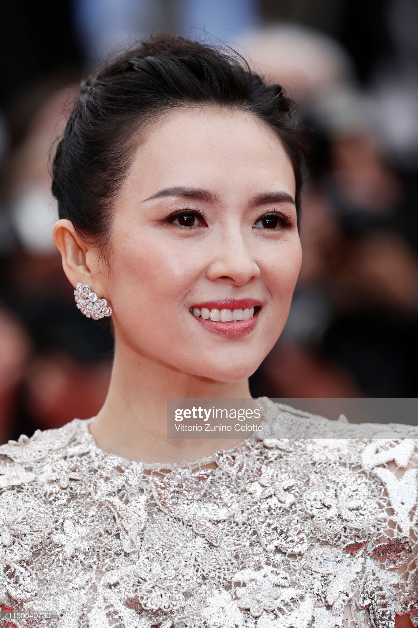 LHP Cannes ngày 6: Chương Tử Di thần thái ngút ngàn, Hoa hậu thế giới đẹp nhất mọi thời đại lộng lẫy như bà hoàng