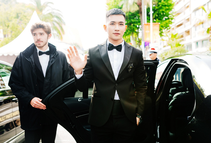 Không ồn ào như Ngọc Trinh, Võ Cảnh xuất hiện điển trai, lịch lãm trên thảm đỏ Cannes