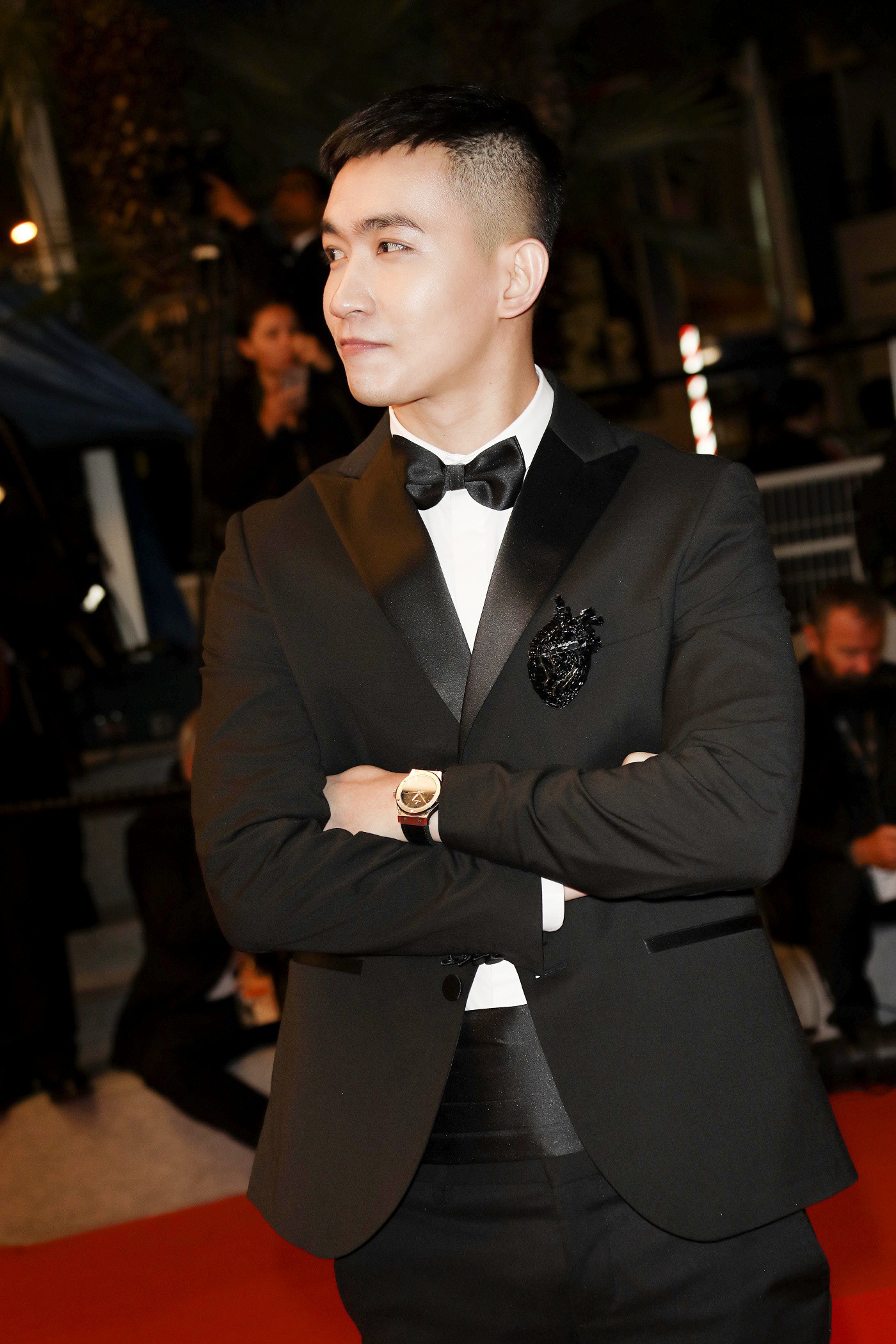 Không ồn ào như Ngọc Trinh, Võ Cảnh xuất hiện điển trai, lịch lãm trên thảm đỏ Cannes